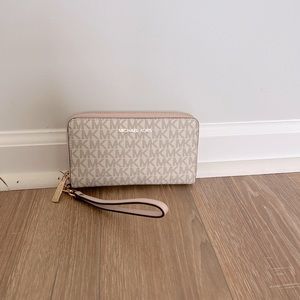 Michael Kors Wallet Wristlet